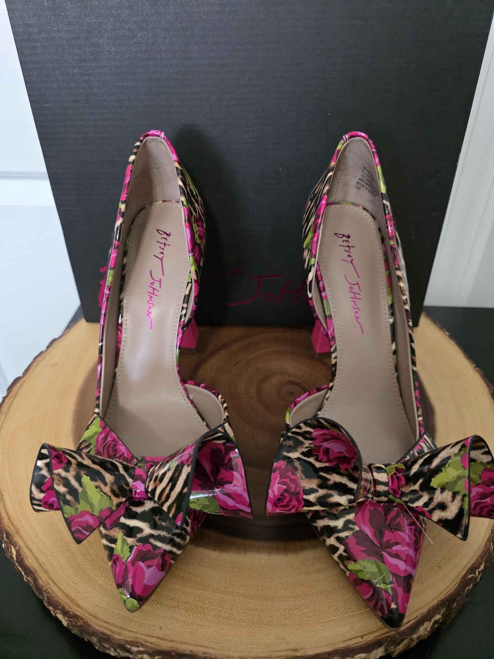 Betsey Johnson Pink Floral Leopard Bow Pointed Toe Heels - Picture 3 of 9